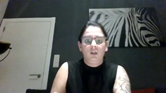 Snapshot of hottyFcup chatting on 11/17/25, 06:03 hottyFcup online show from 11/17/25, 06:03