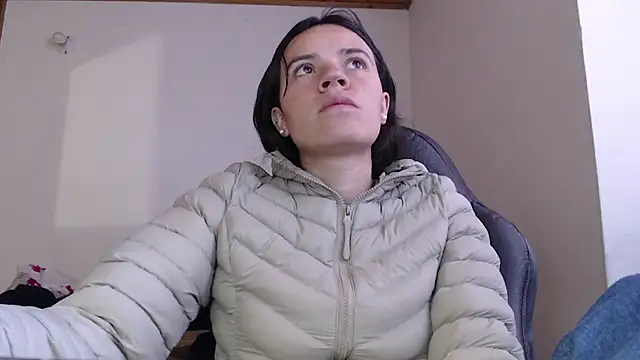 Skylar Serenity online show from 12/17/25, 03:40