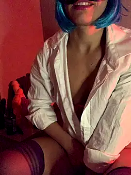 Snapshot of MaskeliParti chatting on 10/19/25, 09:43 MaskeliParti online show from 10/19/25, 09:43