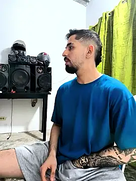 giannis090 online show from 10/22/25, 03:51