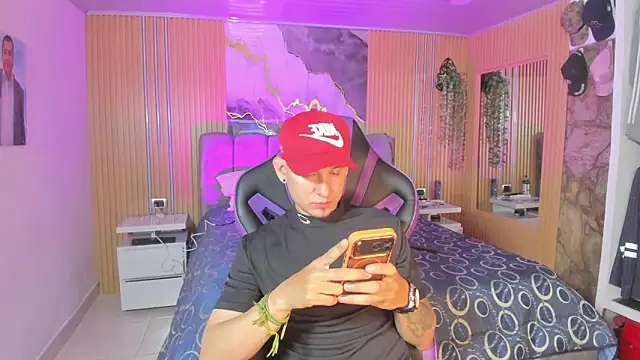 Snapshot of David_Gorgeous chatting on 03/21/26, 12:15 David Gorgeous online show from 03/21/26, 12:15