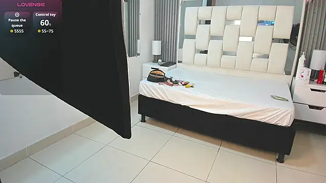 VanessaHard as online show from 11/18/25, 07:29