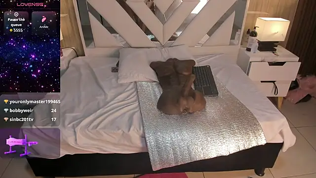 VanessaHard as online show from 11/22/25, 08:13