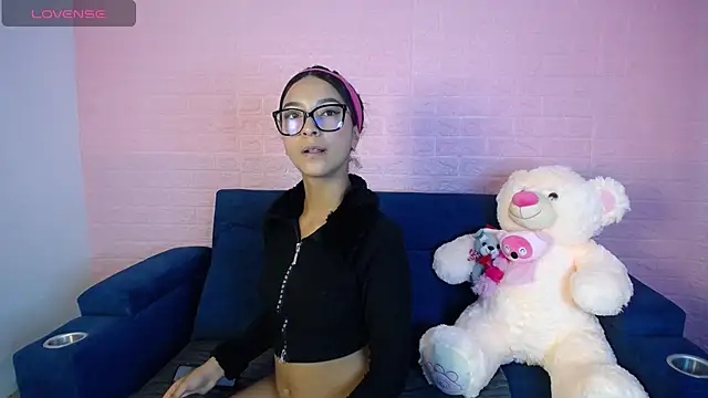 Natasha evans18 online show from 11/13/25, 03:27