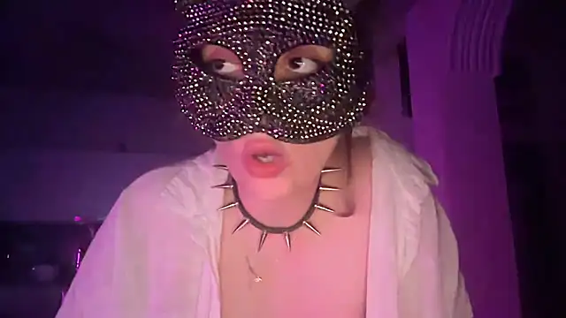 Snapshot of Lunahadidd chatting on 03/05/26, 01:01 Lunahadidd online show from 03/05/26, 01:01