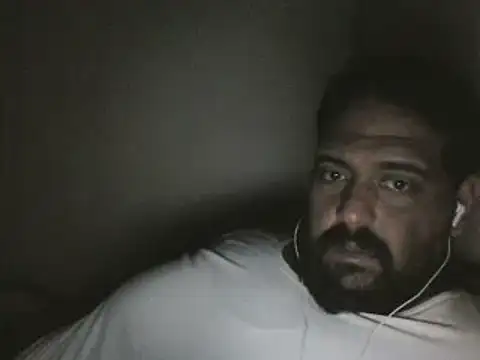 Snapshot of elpoop7305 chatting on 12/19/25, 05:14 elpoop7305 online show from 12/19/25, 05:14