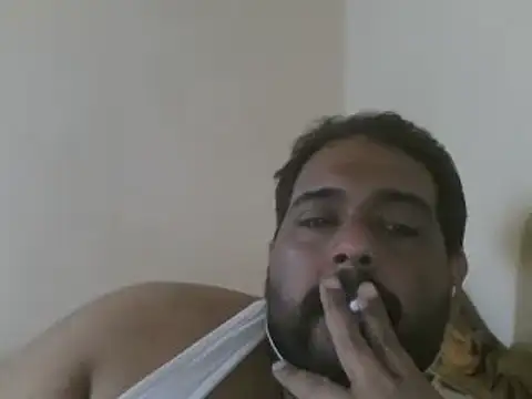 Snapshot of elpoop7305 chatting on 12/20/25, 04:41 elpoop7305 online show from 12/20/25, 04:41