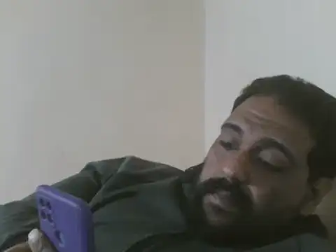 Snapshot of elpoop7305 chatting on 12/20/25, 08:16 elpoop7305 online show from 12/20/25, 08:16