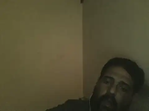 Snapshot of elpoop7305 chatting on 03/16/26, 09:24 elpoop7305 online show from 03/16/26, 09:24