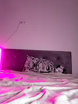 DragonFoxie online show from 12/16/25, 02:00