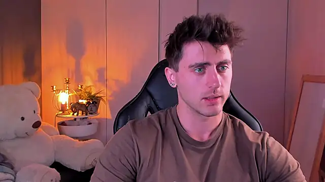 Oscar Miller  online show from 10/24/25, 09:22