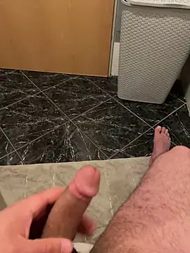 Snapshot of geilheit12 chatting on 11/13/25, 04:17 geilheit12 online show from 11/13/25, 04:17