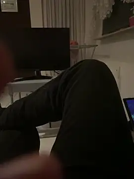 Snapshot of geilheit12 chatting on 12/20/25, 02:07 geilheit12 online show from 12/20/25, 02:07