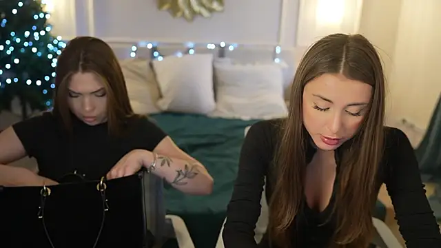 Snapshot of Luna_secretgirl chatting on 12/19/25, 11:28 Luna secretgirl online show from 12/19/25, 11:28