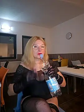 TinaLizxh online show from 01/10/26, 11:09