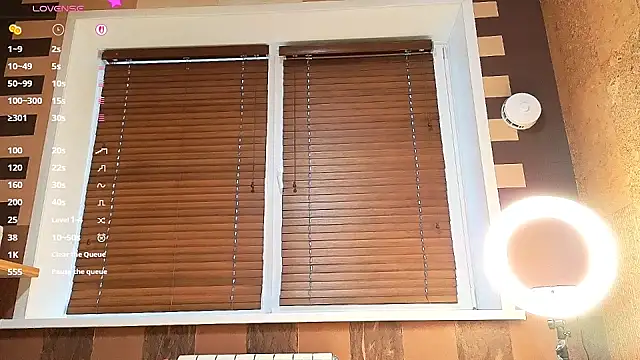 Snapshot of MaryOne__ chatting on 11/12/25, 05:30 MaryOne online show from 11/12/25, 05:30