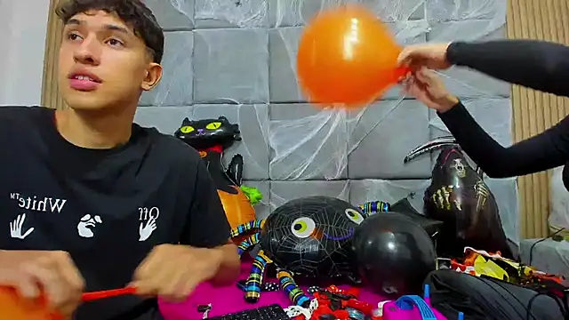 ChanellandMax online show from 10/22/25, 01:11