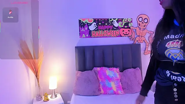 KendraChavez  online show from 10/30/25, 10:32