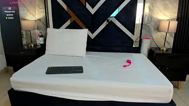 VioletRose as online show from 10/26/25, 07:31