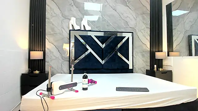 VioletRose as online show from 04/30/26, 07:53