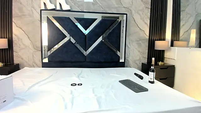 VioletRose as online show from 04/30/26, 08:57