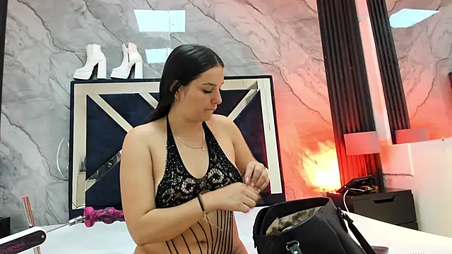 Snapshot of VioletRose_as chatting on 05/10/26, 10:37 VioletRose as online show from 05/10/26, 10:37