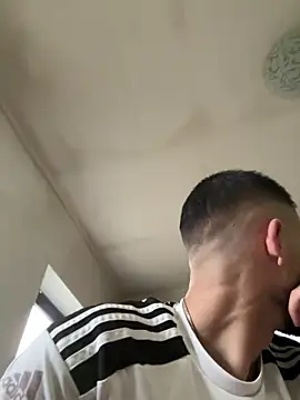 Snapshot of Gold7leonnnn chatting on 03/29/26, 01:33 Gold7leonnnn online show from 03/29/26, 01:33