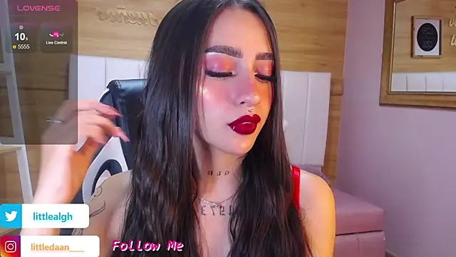 Abril Velvet a  online show from 10/03/25, 01:08