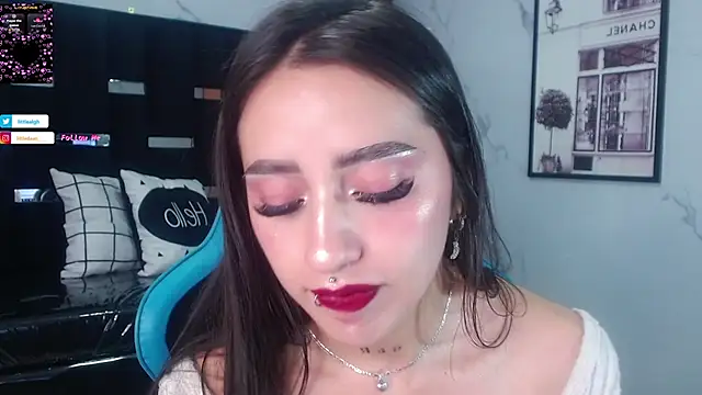 Abril Velvet a  online show from 10/17/25, 01:20