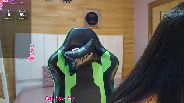 Abril Velvet a  online show from 11/20/25, 07:13