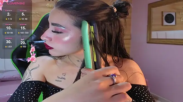 Abril Velvet a  online show from 11/24/25, 07:35