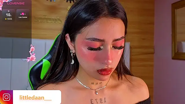 Snapshot of Abril_Velvet_a_ chatting on 12/20/25, 12:45 Abril Velvet a online show from 12/20/25, 12:45