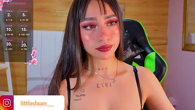 Snapshot of Abril_Velvet_a_ chatting on 01/15/26, 12:54 Abril Velvet a online show from 01/15/26, 12:54