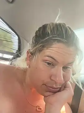 Snapshot of toomuchofafreak chatting on 03/09/26, 04:00 toomuchofafreak online show from 03/09/26, 04:00