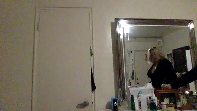 Snapshot of toomuchofafreak chatting on 03/17/26, 01:10 toomuchofafreak online show from 03/17/26, 01:10