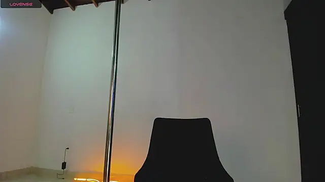 Snapshot of auraeroticaxxx chatting on 05/17/26, 08:12 auraeroticaxxx online show from 05/17/26, 08:12