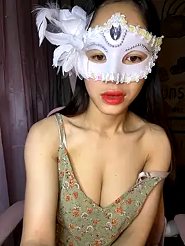 TiNa 04 online show from 10/10/25, 10:31