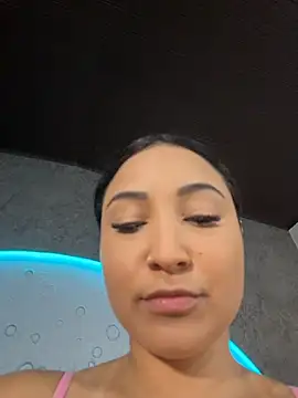 Snapshot of ReinaChloe chatting on 11/03/25, 03:57 ReinaChloe online show from 11/03/25, 03:57