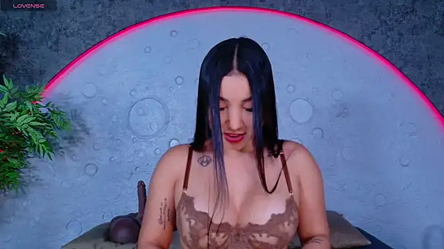 ReinaChloe online show from 04/29/26, 04:22