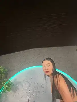 ReinaChloe online show from 06/01/26, 04:20