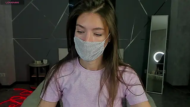 Snapshot of take_me_to_moon chatting on 09/30/25, 01:32 take me to moon online show from 09/30/25, 01:32