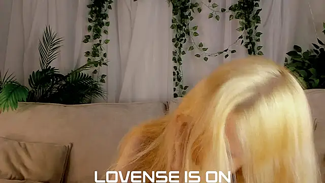 ElizSpieth online show from 10/28/25, 01:53