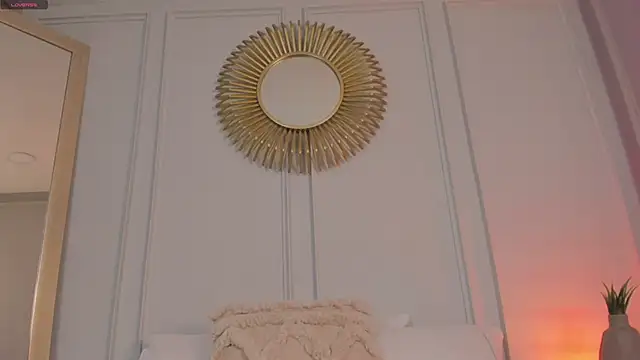 CharlotteBrownn  online show from 05/15/26, 11:45