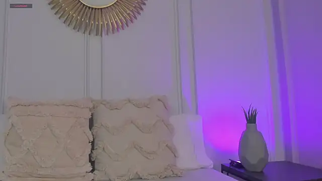 CharlotteBrownn  online show from 05/27/26, 12:29
