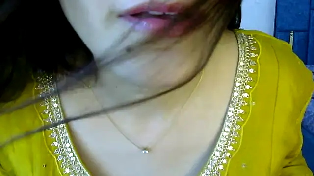 Snapshot of Rumi_cute chatting on 07/16/26, 04:35 Rumi cute online show from 07/16/26, 04:35