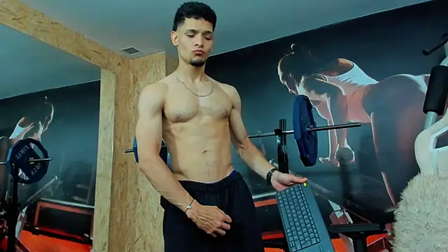 AlessandroKiing online show from 04/16/26, 09:39