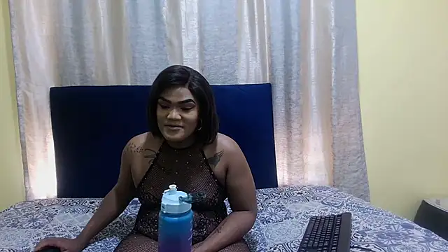 Snapshot of KinkyTrans23 chatting on 09/19/25, 09:32 KinkyTrans23 online show from 09/19/25, 09:32