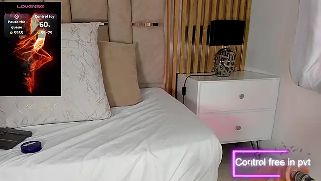 Luna Naughty1 online show from 09/25/25, 07:17