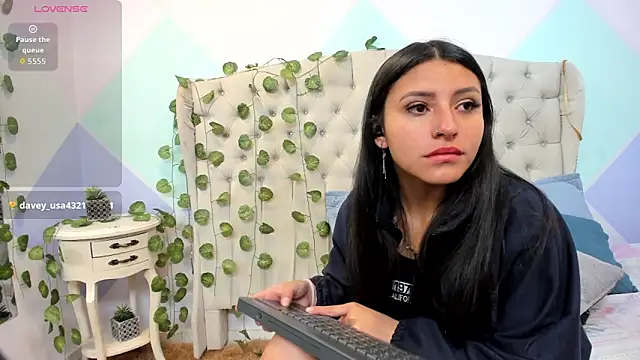 ZaharaSkylar online show from 10/27/25, 11:36