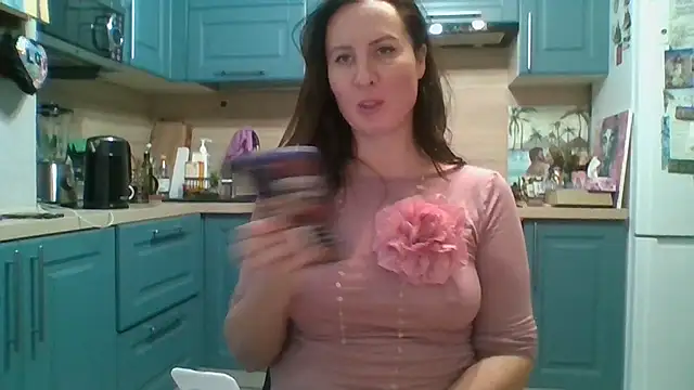 Snapshot of ALICAINWONDERLAND chatting on 12/19/25, 06:04 ALICAINWONDERLAND online show from 12/19/25, 06:04